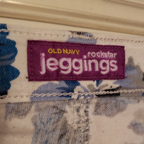 Old Navy pants - Picture 2 of 4